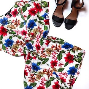 FOREVER 21 White Floral Romper - Small